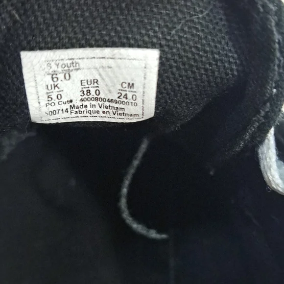 Classic Van's tennis skate shoes - size 6 youth - black and white - Picture 6 of 8